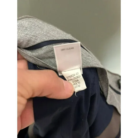 Banana Republic Men's 34" x 32" Classic Fit Chino's Straight Leg - Picture 13 of 13